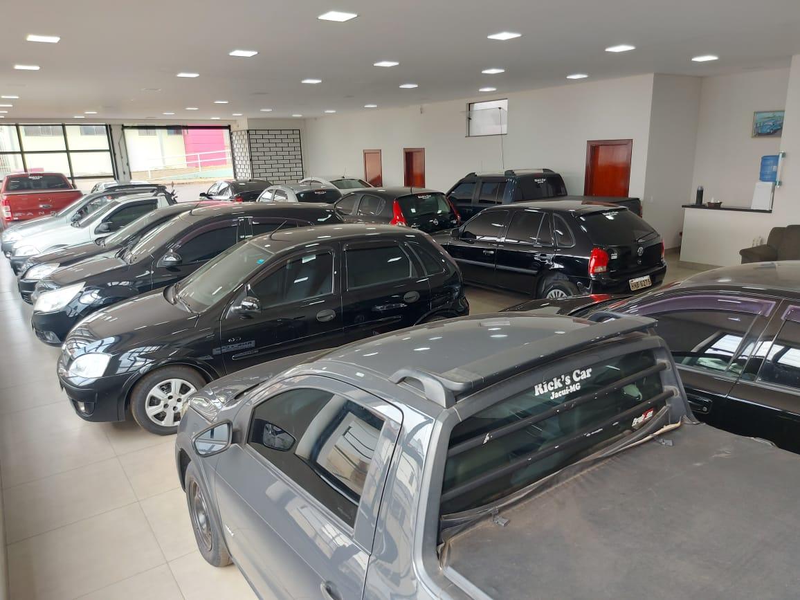 Showroom com veículos disponíveis